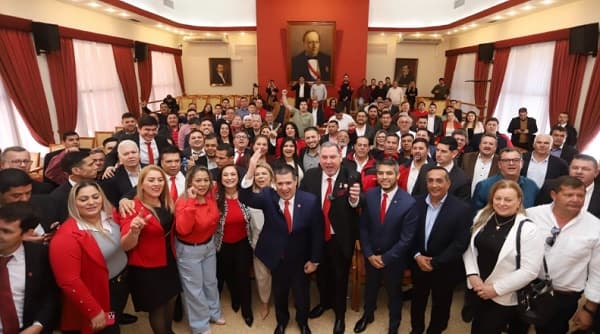 Más de 100 dirigentes de Fuerza Republicana se suman a Honor Colorado