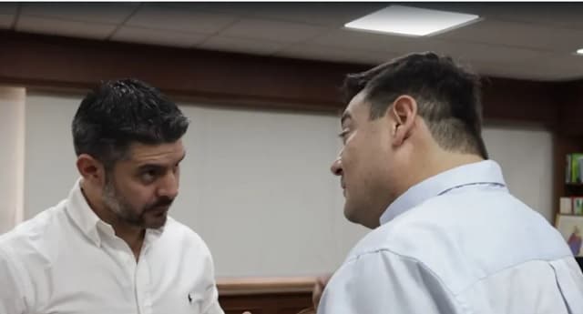 Buzarquis llama “corrupto” y “ladrón” a Nenecho Rodríguez en público