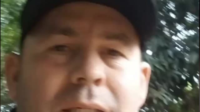 Vendedor de lechuga ayudó a conductor varado y conmueve a todos