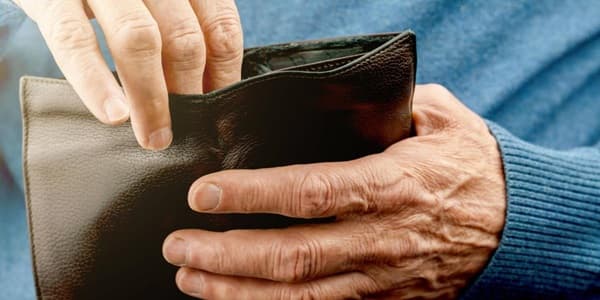 Hombre sustrae dinero de tarjeta hallada tras pérdida de billetera