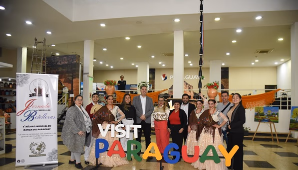 Encarnación acoge la Jornada Nacional de Botelleras y el Primer Desfile Folclórico