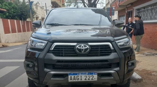 Incautan camioneta de la Senad con matrícula clonada en Asunción