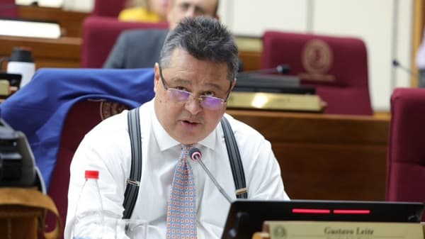 Leite defiende comisión antilavado: “Cuidamos el dinero de EEUU”