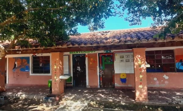 Colapsa techo de una escuela en Paso Horqueta y exigen intervención urgente