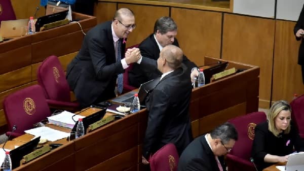 Cartismo acecha a opositores mientras protege a los suyos