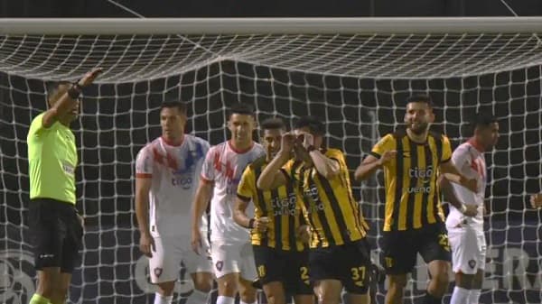 Guaraní frena a Cerro Porteño y complica su ascenso a la cima