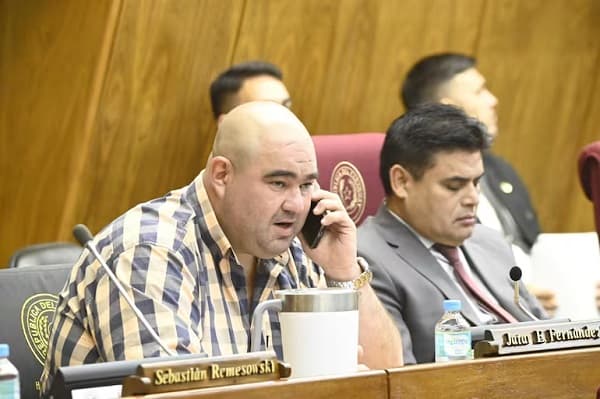 Jatar Fernández se desliga de denuncia de exfuncionario