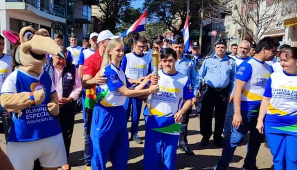 La llama olímpica de Olimpiadas Especiales 2024 pasa por Encarnación