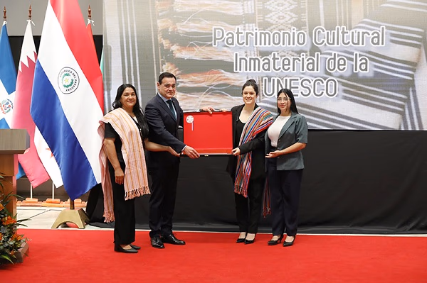 Poncho Para’i de 60 listas es inscrito en la Lista de la Unesco