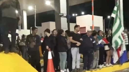 Pobladores de Pedrozo protestan en peaje de Ypacaraí exigiendo seguridad