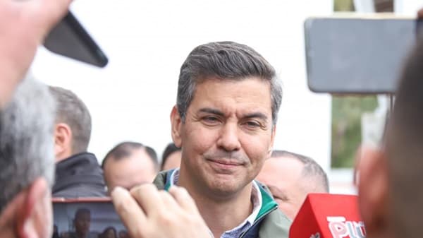 Peña responde con dureza ante consultas sobre inversión en Ueno Bank