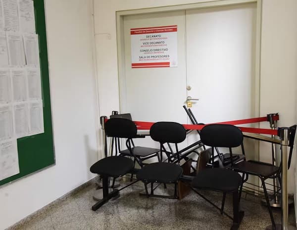 Estudiantes de Derecho UNA exigen renuncia de decana Peña