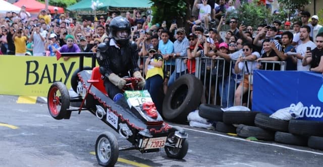 Autos locos en Paraguarí: Furor total en Paraguarí