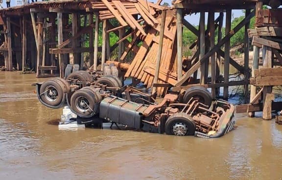 Colapso de puente en Caaguazú deja un camionero fallecido
