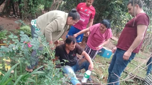 Camarógrafo rescata a un bebé que cayó en pozo en Villarrica