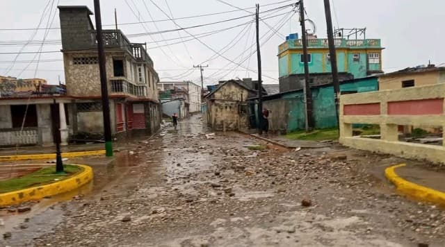 Huracán Oscar toca tierra en Cuba con vientos de 129 km/h