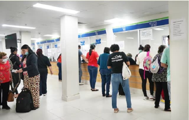 Asegurados del IPS denuncian largas esperas y mala atención