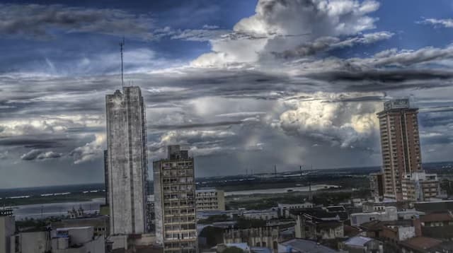 Se anticipa un jueves caluroso y húmedo con probabilidad de tormentas