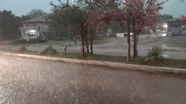 Tormentas con granizo y vientos afectarán 13 departamentos hoy