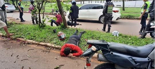 Persecución del Grupo Lince en Encarnación termina en choque