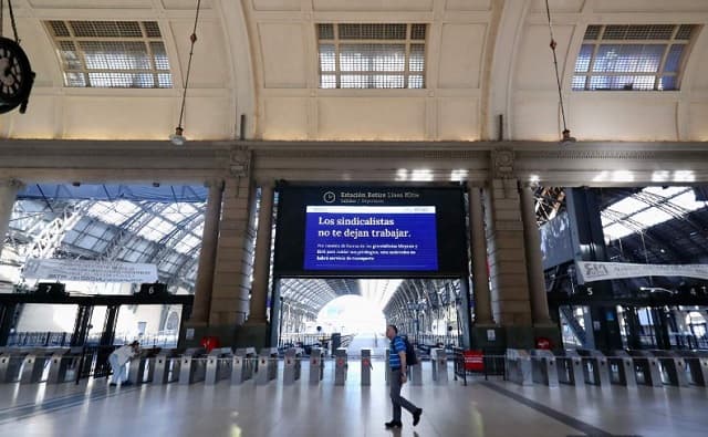 Paro de transporte en Argentina afecta servicios y gremios adheridos