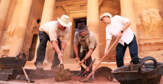 Descubrimiento en Petra: Hallan tumba intacta con 12 esqueletos