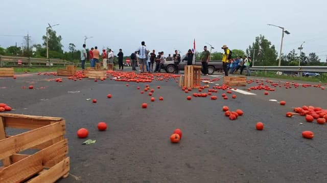 Productores cierran la ruta PY02 en protesta contra el contrabando