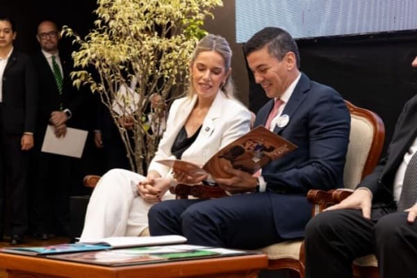 Santiago Peña presentó el Programa Nacional de Cuidados Alternativos y Adopción, que busca brindar un entorno familiar a cientos de niños