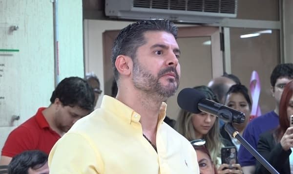 Nenecho se compara con Jesucristo mientras Asunción sigue sumida en baches y basura