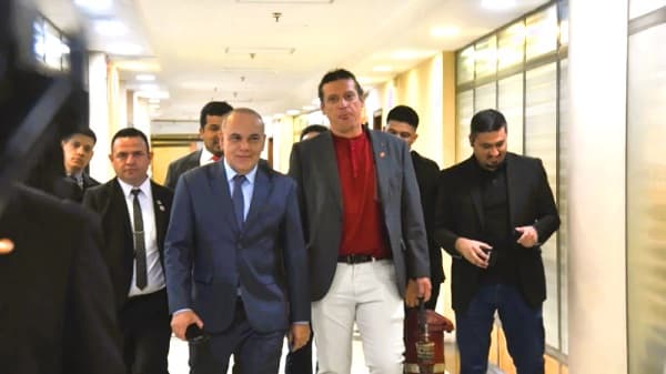 Senadores se asignan aumentazo de seis millones