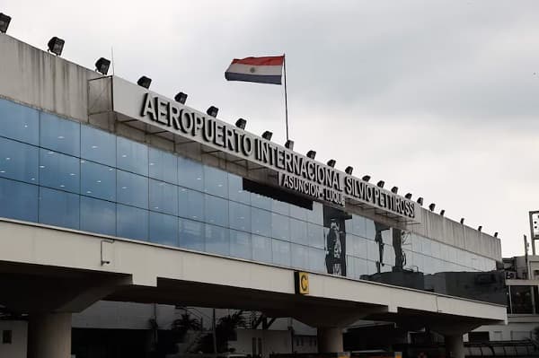 DNCP suspende millonaria compra de sillas para aeropuerto