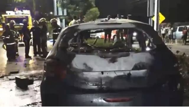 Chocó contra un árbol, su auto se incendió y lamentablemente falleció