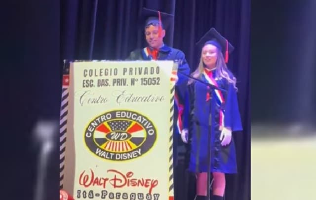 Alumno citó frase de Alfaro durante discurso de egreso