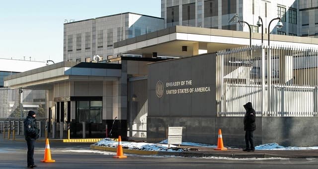 Embajada de EE.UU. en Ucrania cierra por amenaza de ataque aéreo