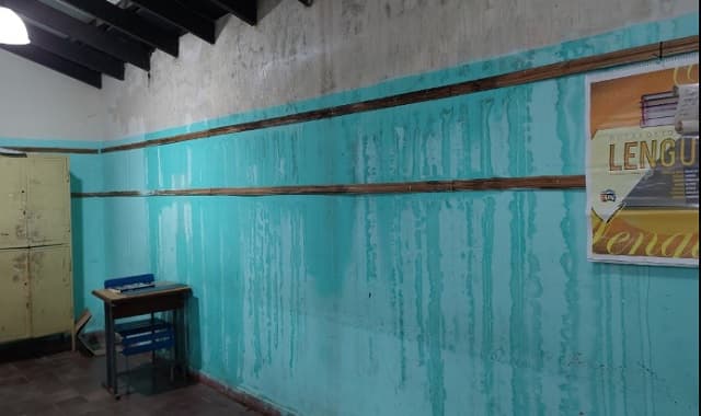 Escuela en Mariano R. Alonso bajo agua tras cada lluvia