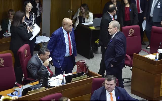 Senado aprueba en general polémico proyecto de servicio civil