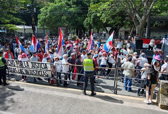 Marcha contra las injusticias exige freno a los privilegios políticos