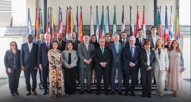 Paraguay apuesta por la educación digital en cumbre de la OEI