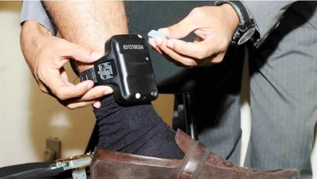 Las primeras tobilleras electrónicas serán usadas a finales de noviembre, según secretaria ejecutiva