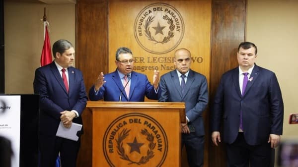 Cartismo retiene ley anti ONG en el Senado y da tiempo a Peña