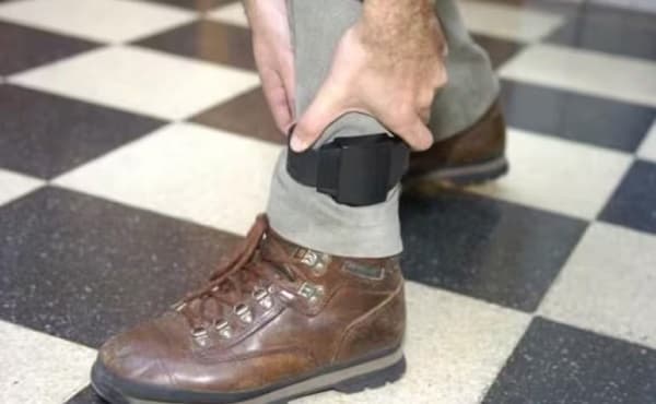 Millonaria licitación por tobilleras electrónicas: mañana se adjudica