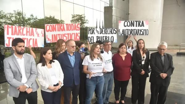 Opositores convocan marcha de resistencia contra la corrupción