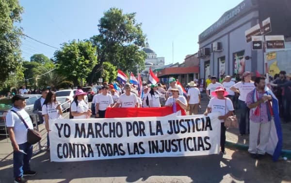 Kattya González lidera marcha por la justicia desde Caacupé