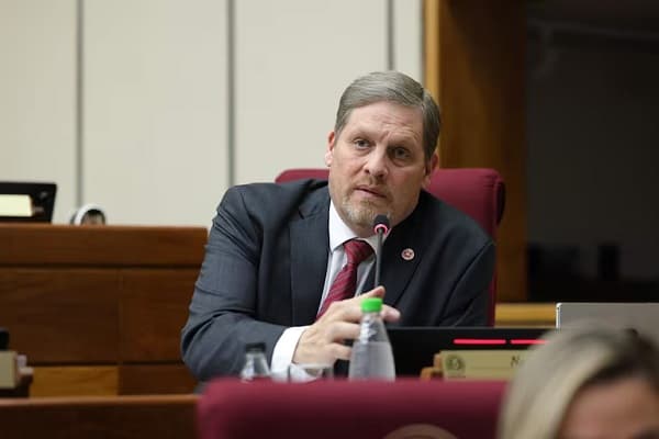 Legisladores debaten nuevo esquema de compensaciones