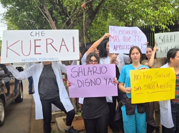 Médicos residentes exigen derechos y mejora salarial