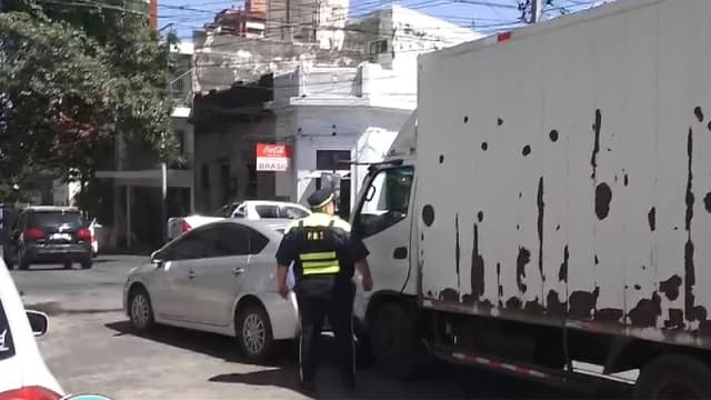 Camión sin frenos causa múltiple choque en Asunción