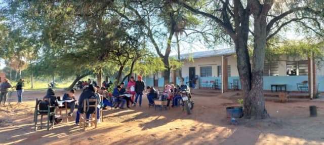 MEC promete renovar escuelas para 2025, pero alumnos aún estudian al aire libre