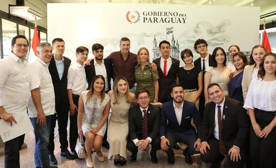 Gobierno ajusta 5.000 becas universitarias 2025 con nuevos beneficios