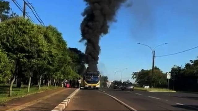 Ómnibus con paraguayos se incendió en Foz de Iguazú sin heridos
