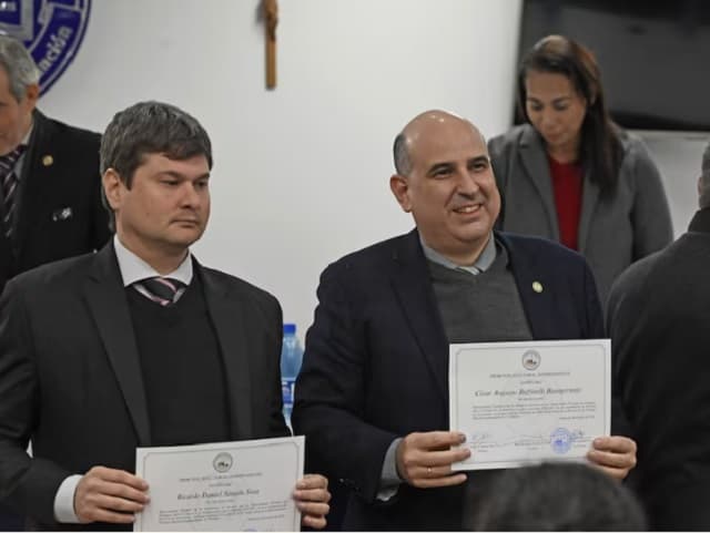 Denuncian título exprés de doctor para César Ruffinelli